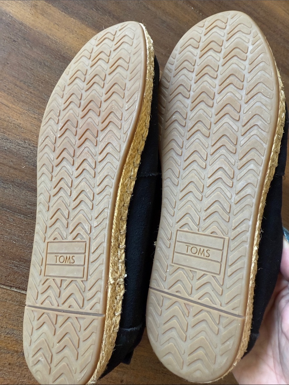 Women’s Toms Black Slip-On Espadrille Loafers Size 8.5 - Picture 3 of 6